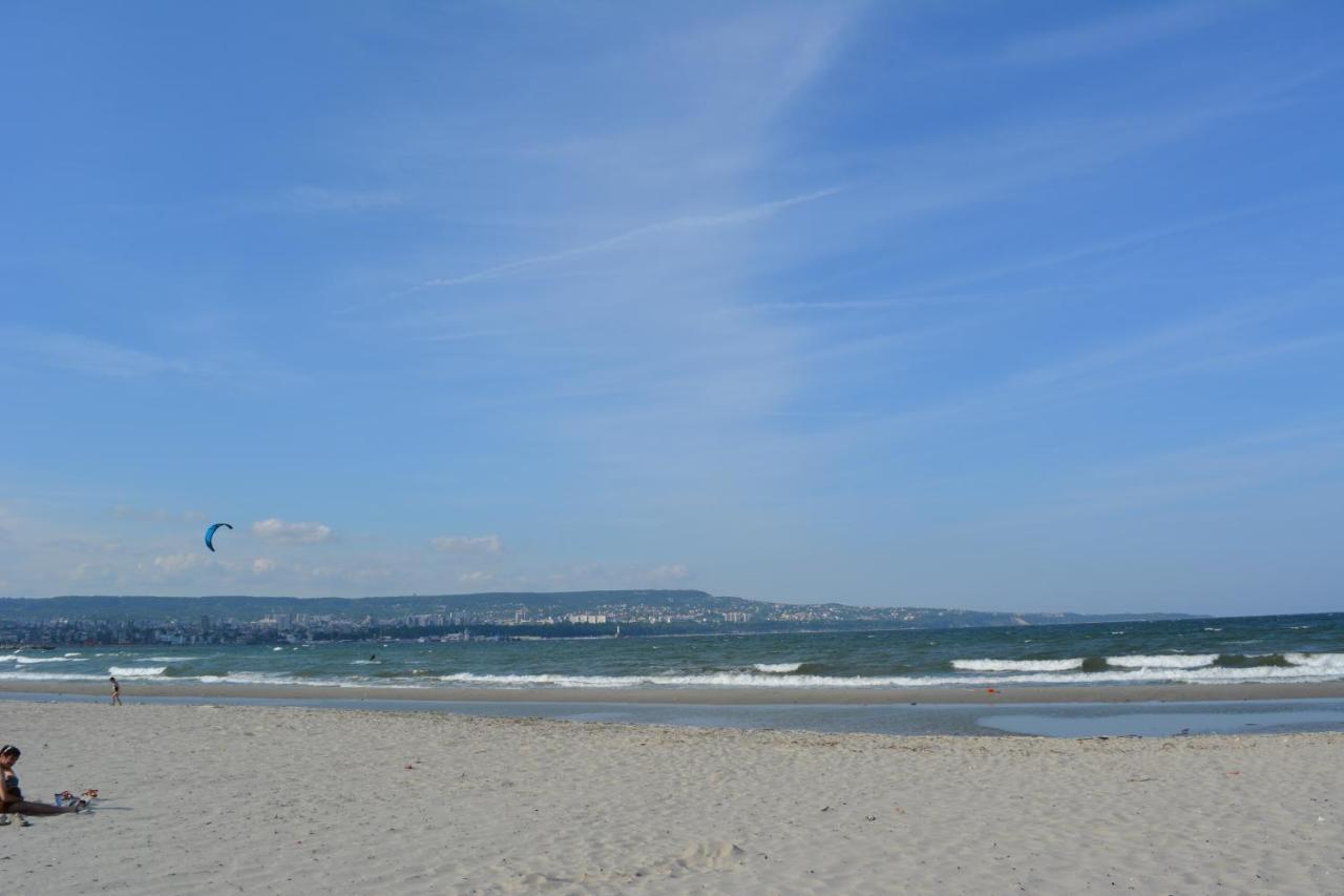 East From Paradise Apartment Varna Esterno foto